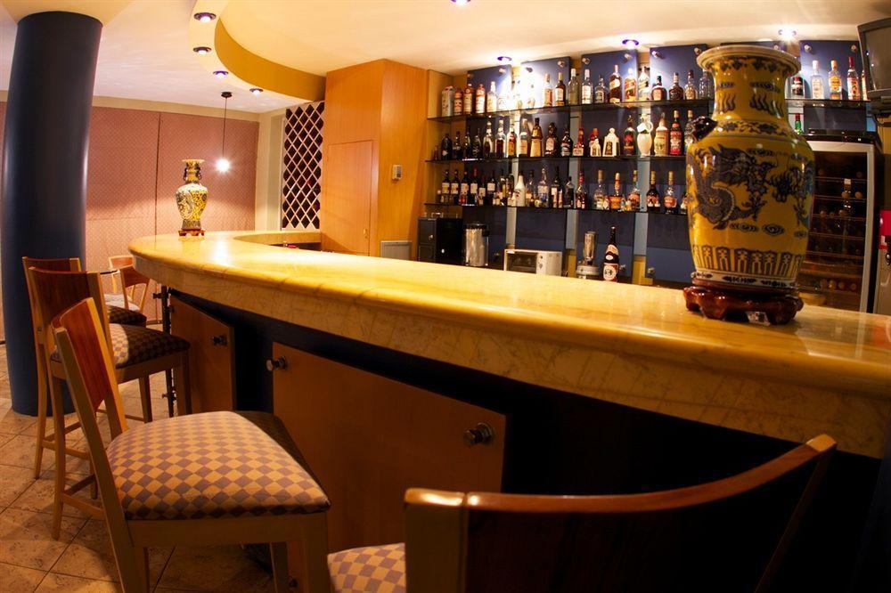 Hotel Lun Fun Манта Экстерьер фото